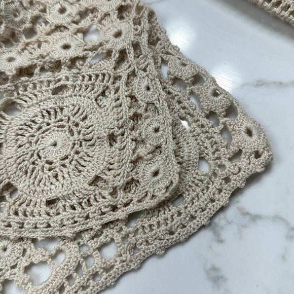 Elie Tahari Crochet Cream Top Size Small - Picture 5 of 5